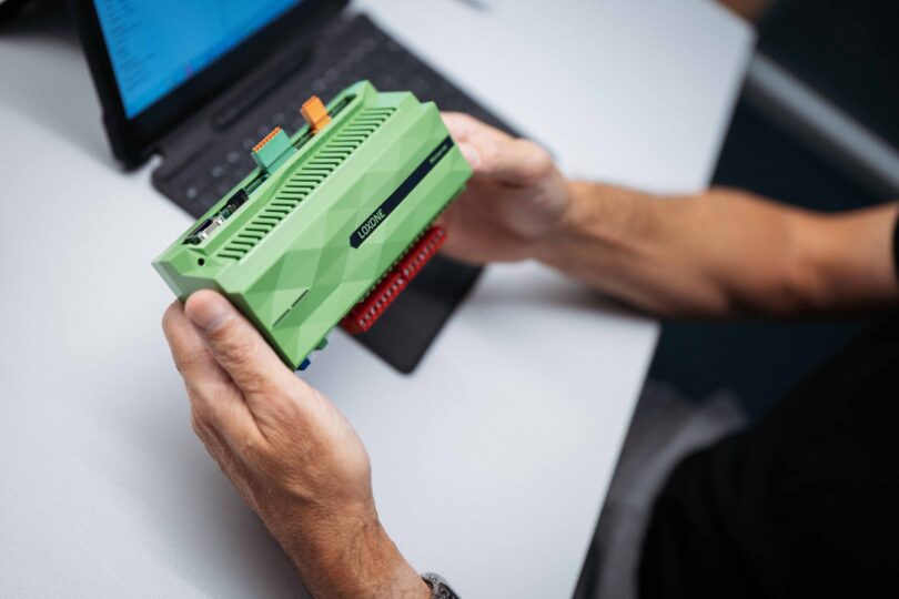 Zentrale Loxone Steuerung für Smart Home und Gebäudetechnik